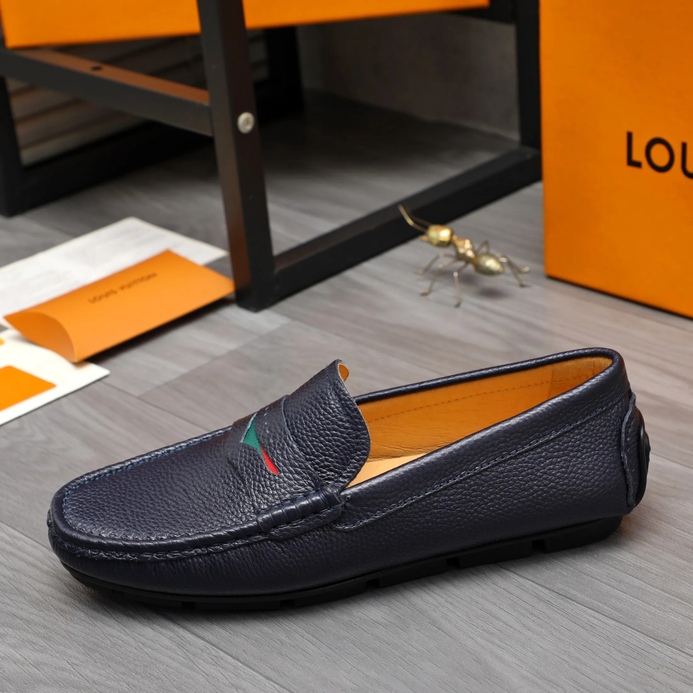 Men's shoes 💰360 Product trademark: LV "Louis Vuitton" casual slip-on men's shoes Regular size: 38-45 Product material: Selected pebbled cowhide upper, pigskin lining, rubber outsole